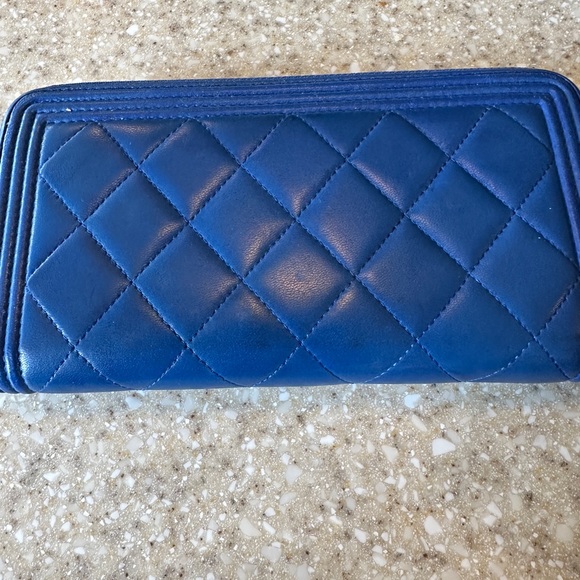 CHANEL Zip Wallet. EUC - Picture 5 of 13